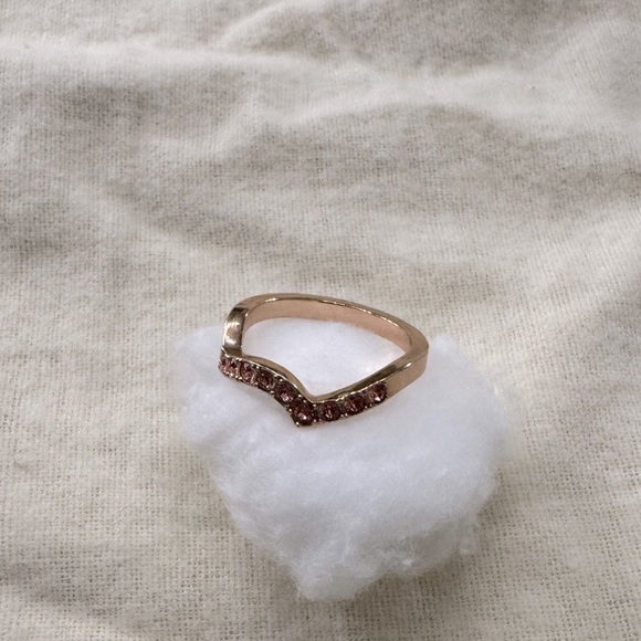 Pink curvy wedding band ring - Picture 5 of 5